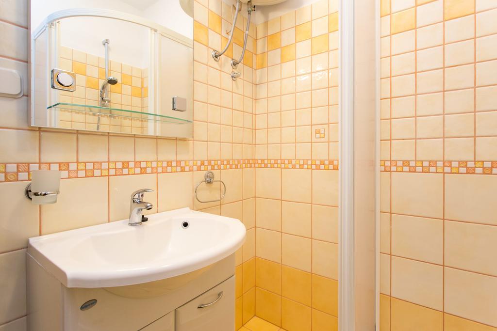 Apartment Julijana คิร์ก ภายนอก รูปภาพ