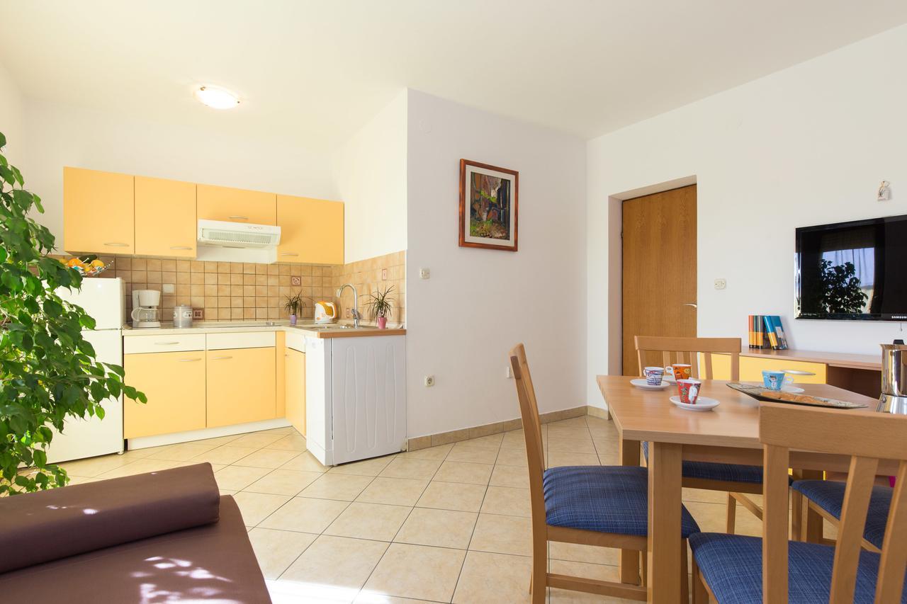 Apartment Julijana คิร์ก ภายนอก รูปภาพ